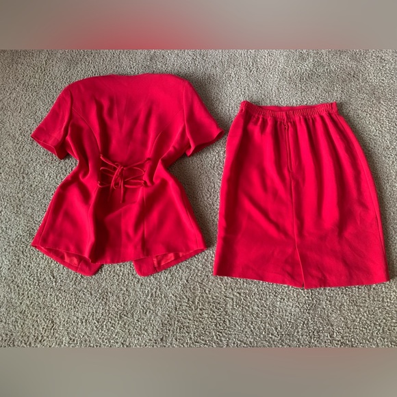 Marianna Short Sleeve Red Skirt Suit Size 12 - Picture 2 of 3